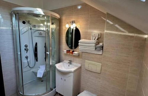 Bacau Hotel | Podu' Cu Lanturi