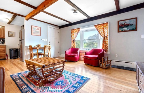 Scarborough Condo | Poet's Nook: Cozy and Private 1BR Apartment