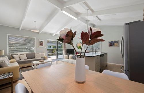 Papamoa Beach House | Pohutukawa Breeze - Papamoa Beach Holiday Home