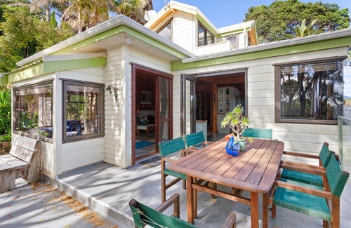 Waiotahi House | Pohutukawa Sea Views