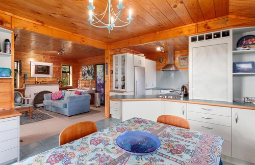 Waiotahi House | Pohutukawa Sea Views