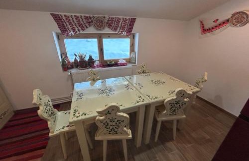 Neagra Sarului House | Poiana cu Sinziene