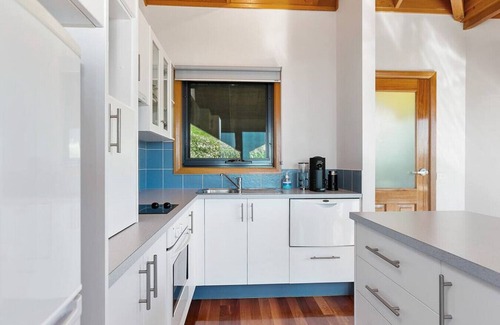 Apollo Bay Villa | Point of View Villa 1 of 5 - Luxury for Couples