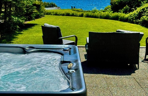 Juan de Fuca Electoral Area House | Points West Oceanfront Resort 2 Bed Ocean Point Suite