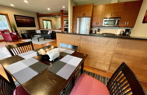 Otter Point Apartment | Points West Oceanfront Resort 1 Bed Ocean Point Suite A
