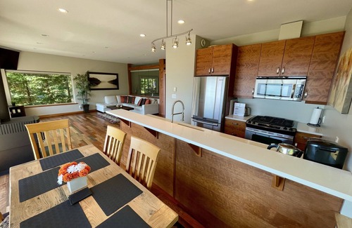 Otter Point House | Points West Oceanfront Resort 1 Bed Ocean Point Suite B