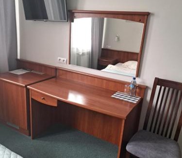 Tomaszow Mazowiecki Apartment | Pokoj dwuosobowy z łazienka