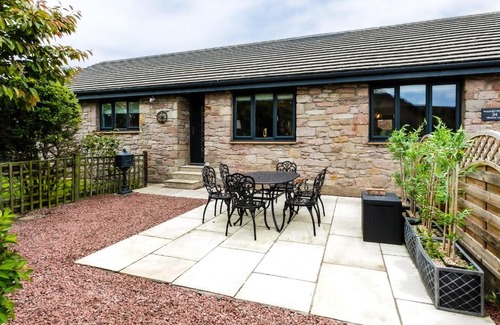Beadnell House | Polished Pebble