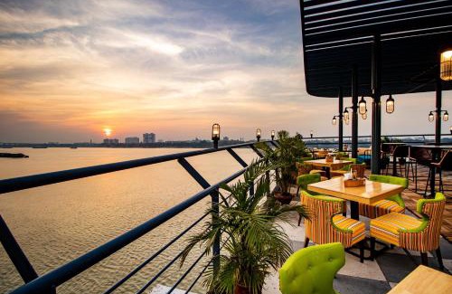 Kolkata Hotel | Polo Floatel Kolkata