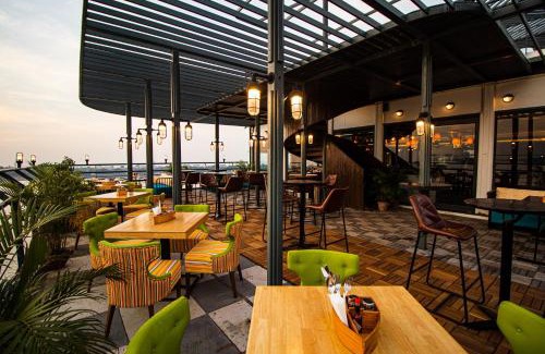 Kolkata Hotel | Polo Floatel Kolkata