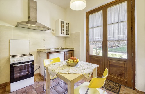 Castiglione del Lago Apartment | Pomegranate apt with shared pool, Castiglione del Lago, Italy