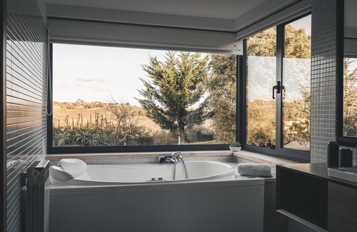 Carvalhal House | Pomegranate Suite