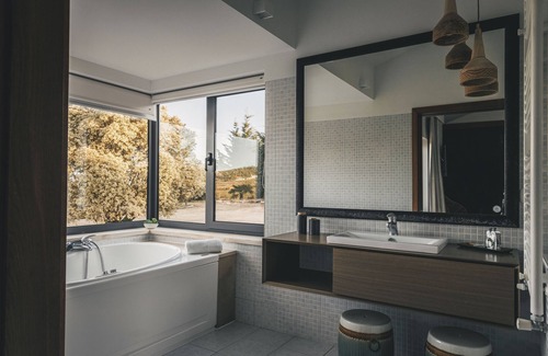 Carvalhal House | Pomegranate Suite