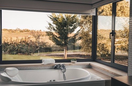 Carvalhal House | Pomegranate Suite