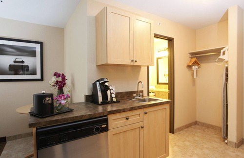 Dawson Creek Hotel | Pomeroy Inn & Suites Hotel Dawson Creek