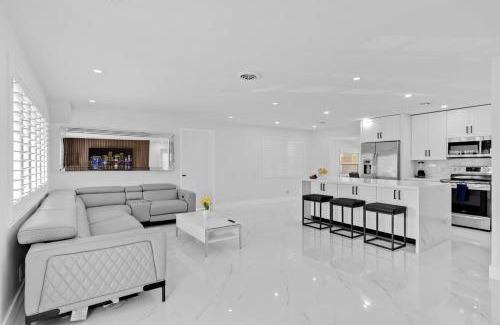 Survey Creek House | Pompano Gem, 1 mi to Beach & 12 Pickleball courts