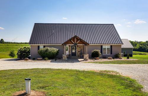 Fortuna House | Pond Access and Fishing Cedar Lodge in Versailles