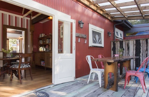 Oakura House | POND COTTAGE - PRIVATE & TRANQUIL: 4 BR, 2 BA House in Oakura, Sleeps 8