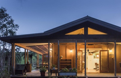 Oakura House | POND COTTAGE - Private & Tranquil