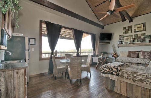 Bergheim House | Pond House Bungalow at Bergheim Ranch