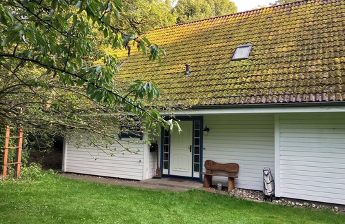 Parchtitz Apartment | Pond house with loggia on an old estate in the middle of Rügen