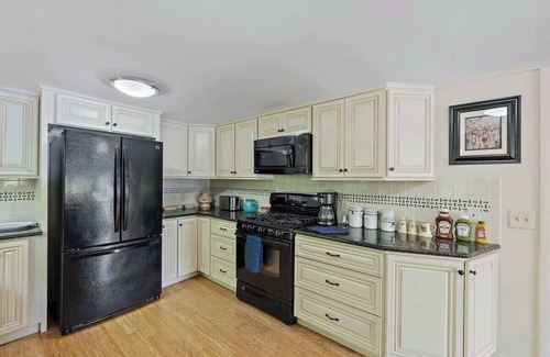Union House | Pond Retreat: Beach, Kayak, Canoe, Deck, Firepit,