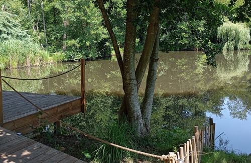 Mauregny-en-Haye Cabin | Pond-side cabin