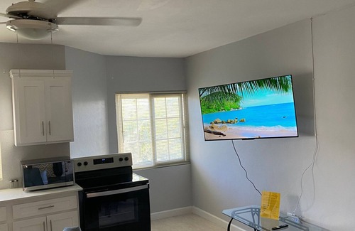 Yallahs Apartment | Pond View Apartment unit #2