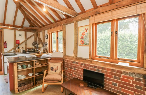 New Forest District Cottage | POND VIEW, pet friendly, with a garden in Rockbourne