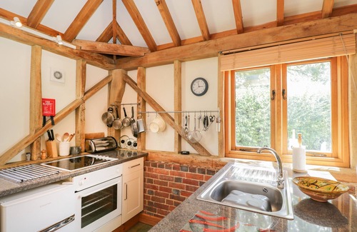 New Forest District Cottage | POND VIEW, pet friendly, with a garden in Rockbourne