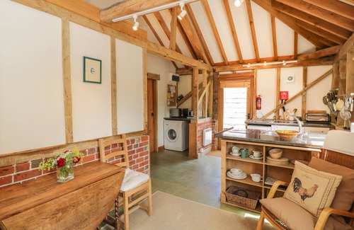 New Forest District Cottage | POND VIEW, pet friendly, with a garden in Rockbourne