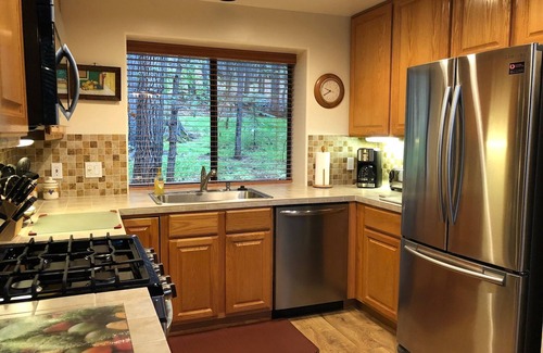 Pinetop Cabin | Ponderosa Lodge 2 Bd Rm Plus Loft, Huge Windows, Enclosed Deck, Wooded 1/2 Acre