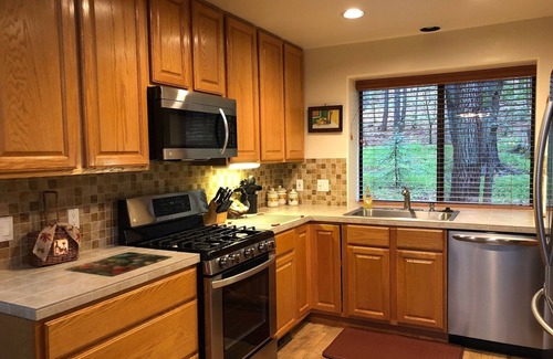 Pinetop Cabin | Ponderosa Lodge 2 Bd Rm Plus Loft, Huge Windows, Enclosed Deck, Wooded 1/2 Acre