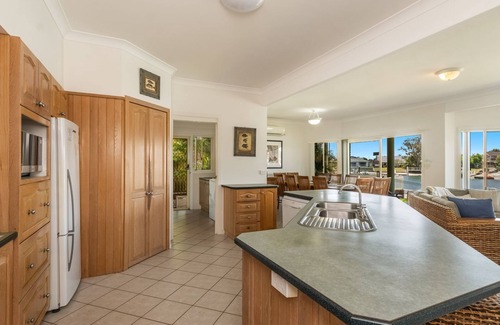 Yamba House | Ponderosa | Pet Friendly Waterfront