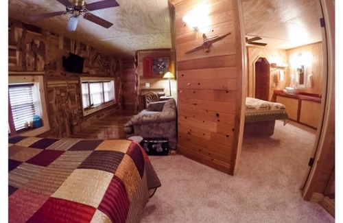 San Angelo Bed & Breakfast | Ponderosa Suite - Inn at the Art Center