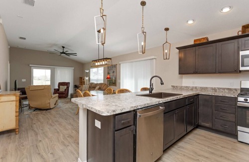 Wildwood Villa | Pondside Leffers Escape (Fenney)