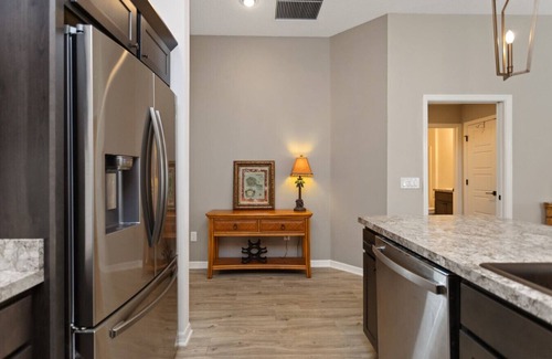 Wildwood Villa | Pondside Leffers Escape (Fenney)