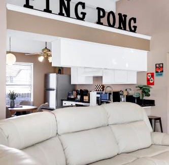 Wetmore House | Pong - A Birdy Vacation Rental
