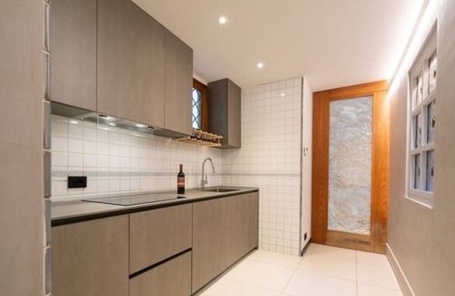 San Lorenzo Apartment | Ponte Rosso Modern in Florence by Mmega