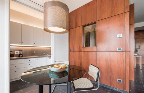 Oltrarno Apartment | Ponte Vecchio Suite with balcony on Arno river!