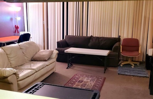 Pontiac House | Pontiac Cozy Home Away from Home