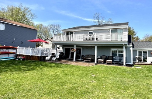Norton Shores House | PONTOON BOAT NOW INCLUDED! 7 BEDS, HOT TUB Updated Lakefront Cottage - Book Now