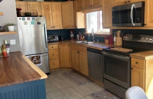 Glacier View Meadows Cottage | Poo's Corner! Relax w hot tub, mountains & stars!