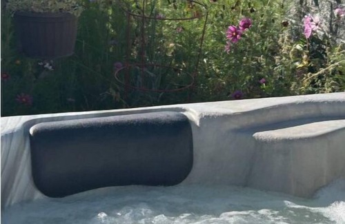 Glacier View Meadows Cottage | Poo's Corner! Relax w hot tub, mountains & stars!