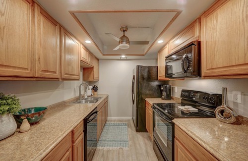 Camelback East Condo | Pool/1bd/1ba Fully Stocked/FoodiesParadise/1stFloor/FreeParking/Gated