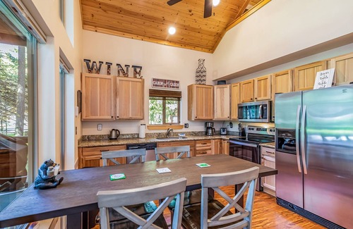 Ronald House | Pool Access + Affordable | Pet+Family Frdly | 3rd Nt On Us @ Forest Hideout