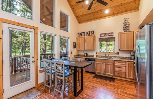 Ronald House | Pool Access + Affordable | Pet+Family Frdly | 3rd Nt On Us @ Forest Hideout