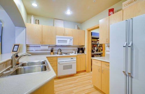 Salt Lake Mountain Resorts Condo | Pool Access & Views: 'SoliHaus' Gem in Brighton!