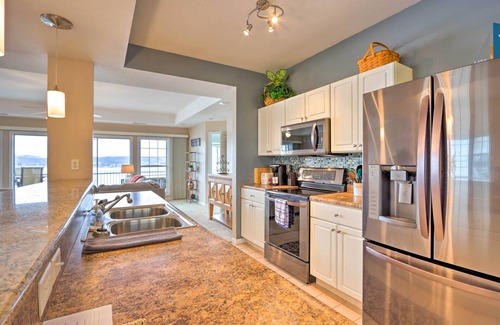 Lakeland Condo | Pool Access: Waterfront Lake Ozark Condo w/Patio