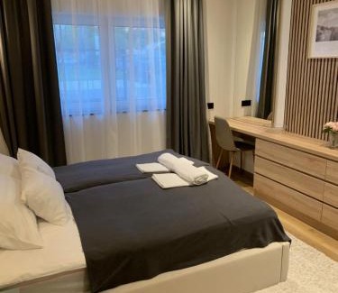 Angyalfold Apartment | Pool and apartment
